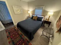 Chic Central Gardens Carriage House in heart of midtown Memphis