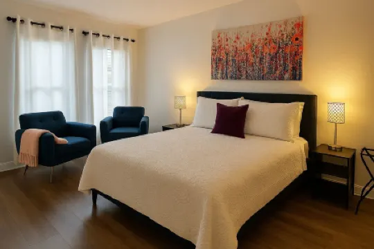 Spacious 4Br Retreat w/Heated Pool, Near Weeki Wachee Springs