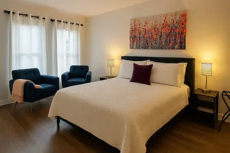 Relaxing/Private 4 Bedroom House w/HeatedPool