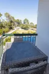 Room with private bathroom and balcony with pool view at Casa das Vinhas in Sesimbra