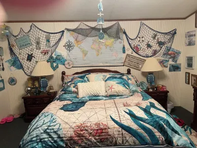 Lake Texaoma 3-bedroom house two bath only a mile from the beach or boat ramps. Hotels near Walmart Supercenter