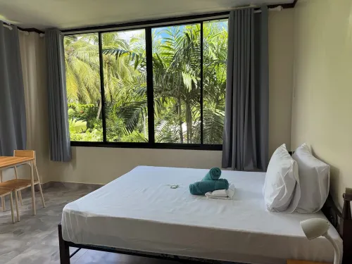 Phines Place - Chic 1-bedroom apartment with AC, fully furnished, in Panglao