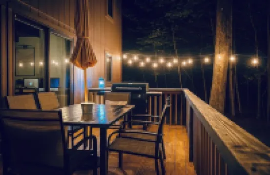 Stylish Pocono Cabin • Fire Pit • Sleeps 8
