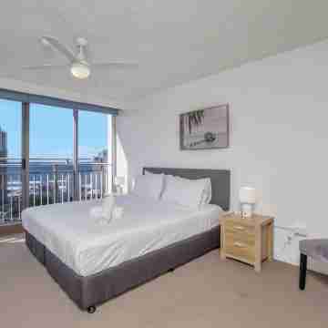 24th Level Stuning Ocean Views with Heaitng, Aircon & 2 Pools Rooms