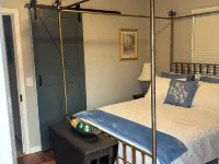 Great 2-bedroom, 2-bath cottage in Georgetown 2-blocks, 7-minutes to boardwalk Hotels in Georgetown