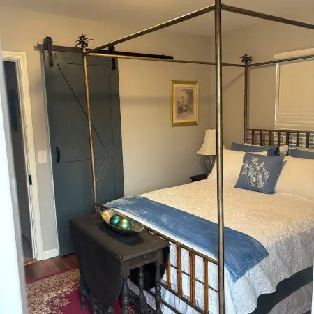Great 2-bedroom, 2-bath cottage in Georgetown 2-blocks, 7-minutes to boardwalk