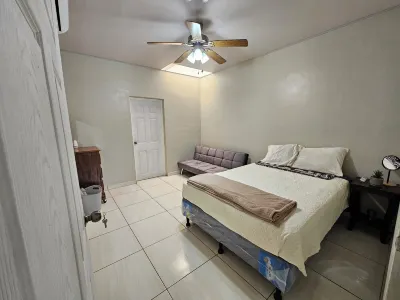 Modern House near a river "La Casita Cruz" 住宿飯店