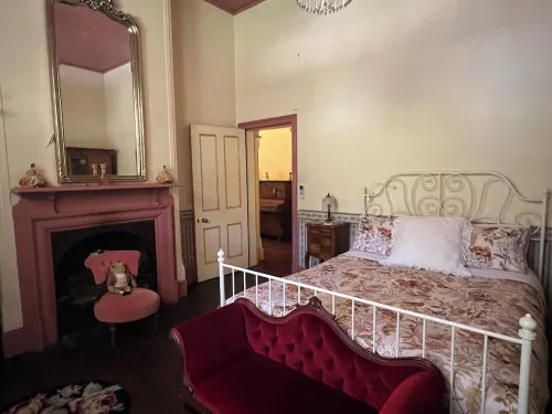 Cosy and comfortable riverside homestead in Bridgetown - sleeps up to 14 guests. Hotels in Bridgetown