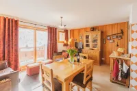 Attractive 3 Bedroom Apartment with South Facing Balcony, Close to Piste