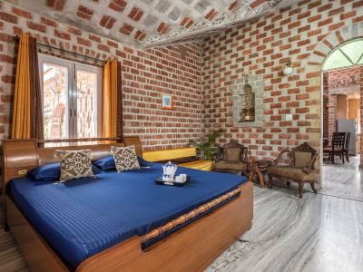 The Orchard Farm, Manesar- Luxury Pet- Friendly Farm with private pool & Jacuzzi