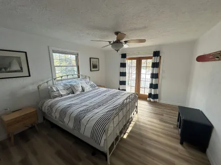 Pine Lake Cottage with Views