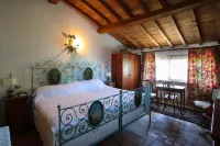Cozy farmhouse surrounded by greenery, just 25 minutes from the center of Rome. Hotels in Sacrofano