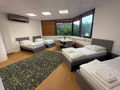 City Center Retreat/ 1 min Train Station Hotels in Sülz