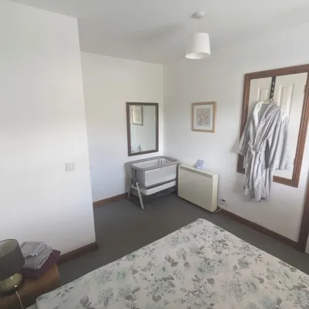 The Apartment at Chalk House - 2 Bedrooms - 2 Double Beds - 1 Single Bed - 1 Cot