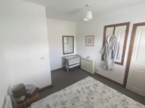 The Apartment at Chalk House - 2 Bedrooms - 2 Double Beds - 1 Single Bed - 1 Cot