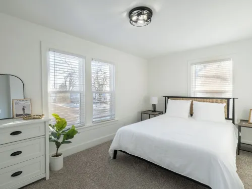 Peoria Heights 3BR/3BA Home – WiFi, Family-Friendly, Convenient