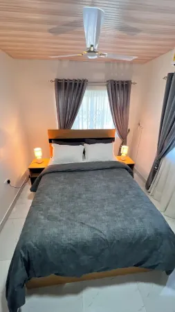Modern 2-bedroom 2-bathroom with AC, fitness centre, WiFi in East Legon
