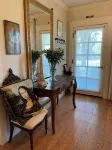 Charming 2-bed cottage in fabulous Napa. Walk to downtown with WiFi, AC