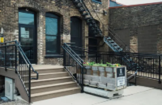 德盧斯新聞大樓