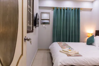 Modern lavish apartment next to beach Hotels in 