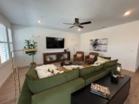 Joyhouse-EV + 2 Kitchens, 2 Washers,2 Dryers, 2 Living Rooms · 40min to Sequoia