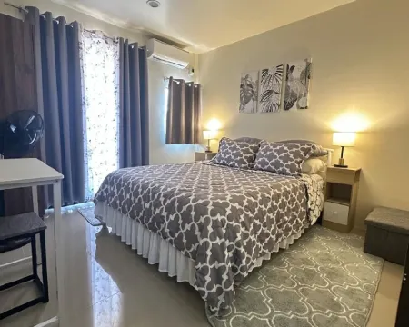Piper's Pad-Cozy 2-bedroom - Near the Airport - Air-Conditioned. WIFI - Kitchen. Hotels in Sibulan