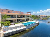 Lagoon Front Infinity Pool Paddleboard and Fun Puerto Aventuras - Beach