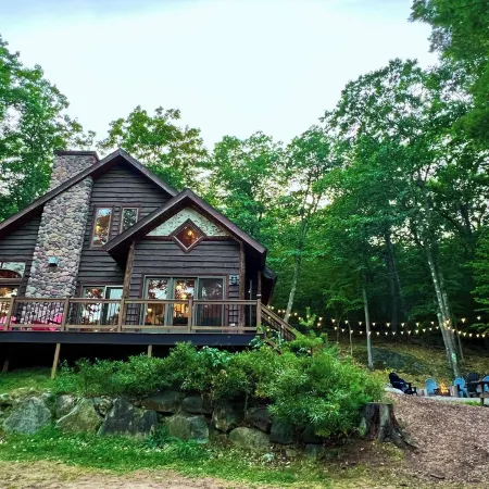 Family Lodge with Hot Tub, AC, Minutes to Lake Placid and Hiking, Pet Friendly