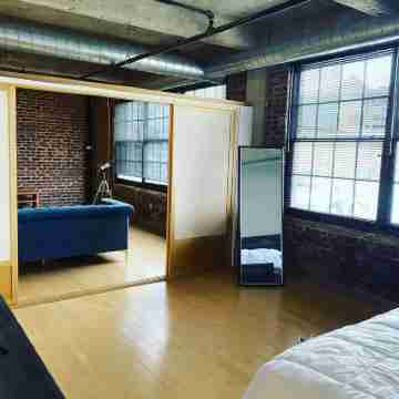 KING bed + Adjustable Bed + Parking Rooms