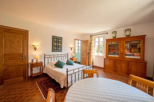 Mas Eygalières Proche Centre Ville , vue Alpilles Hotels in Eygalieres