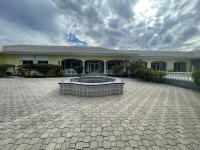 The Xanadu Tradewinds, Home Away to Paradise 8000 sq ft of privacy and a Pool.