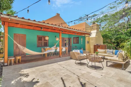 Secluded Villa with Pool3Min to Beachfree Utilities