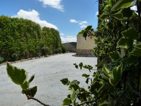 El Monterón Cave (Casa Mari Apartment) with capacity for 6 people Отели в г. Comarca de Baza