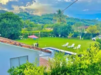 Beautiful Villa with 6Brd in Santagueda Hotels in Palestina