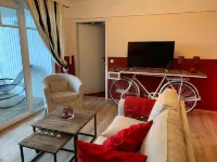 Romatic apartment in the countryside with loggia, sauna area, garden, pond, horses 居比住宿飯店