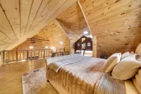 Rangeley Retreat Cabin-Style Home Lake Access - parking
