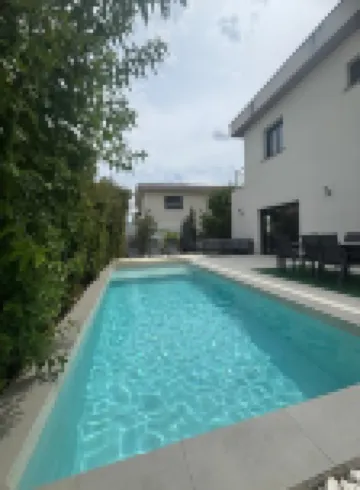4-bedroom villa with pool - Montarnaud (34) - Families only Hotels in Montarnaud