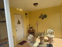 Charming 1-bedroom apartment with AC, WiFi in lovely Lehigh Acres 리하이에이크 호텔