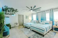 Sanford Story House- Pool, Mini Golf, Arcade and Fire Pit!