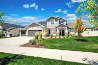 Gym. Kid Friendly. Adults Retreat. Bedroom TV's Pullout Couch. Private. Spa Tub.