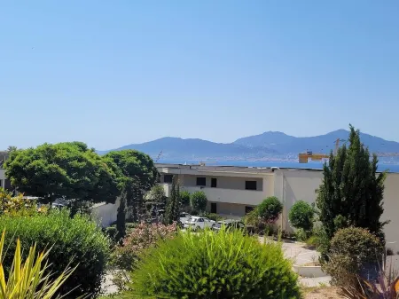 Au Cœur de Porticcio, Joli 3 Pièces à 2 pas de la Plage Отели в г. Porticcio