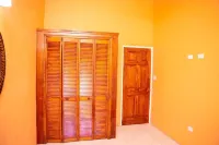 Charming 4-bedroom villa with WiFi and AC in St Georges, Fitches Creek, Antigua Hotels in Osbourn