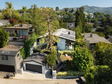 Hillside Luxury MidCentury Rejuvenation SpaRetreat. Views, Pool, Amenities. Отели рядом с достопримечательностью «Универсальный город/Студия»