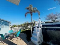 Charming Ocean Front 3-bedroom and 4 Bath  with WiFi and AC in Hernando Beach Hotels in Hernando Beach