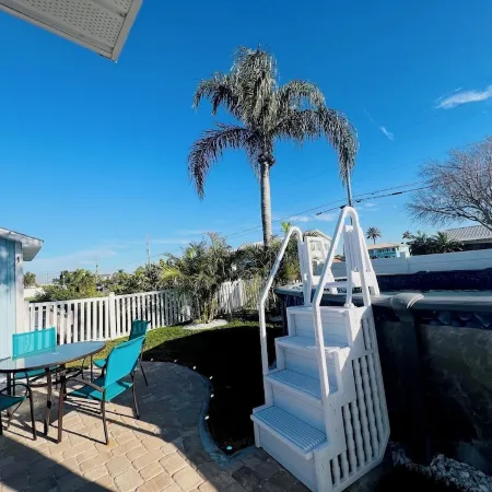 Charming Ocean Front 3-bedroom and 4 Bath  with WiFi and AC in Hernando Beach