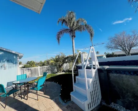 Charming Ocean Front 3-bedroom and 4 Bath  with WiFi and AC in Hernando Beach Hotels in Hernando Beach