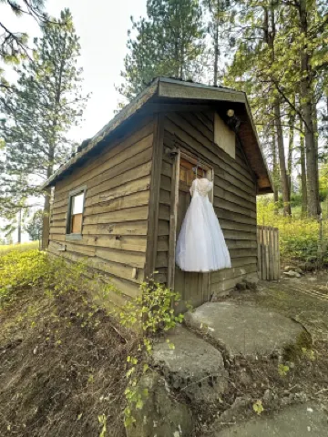 Lake View Cabin at Blue Creek – Romantic Pet-Friendly Getaway in Coeur D’Alene