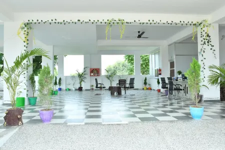 Hotel Prayagraj Отели рядом с достопримечательностью «KHATU SHYAM JI»