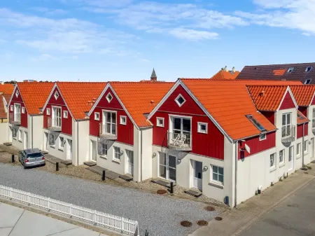 "Poulsen" - 200m from the Sea