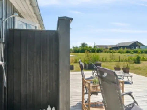 "Annerose" - 550m from the Sea Hoteles en Føllenslev